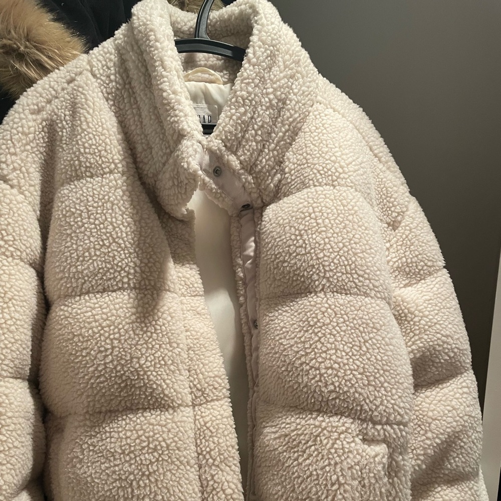 Like new women’s Gap faux Sherpa coat